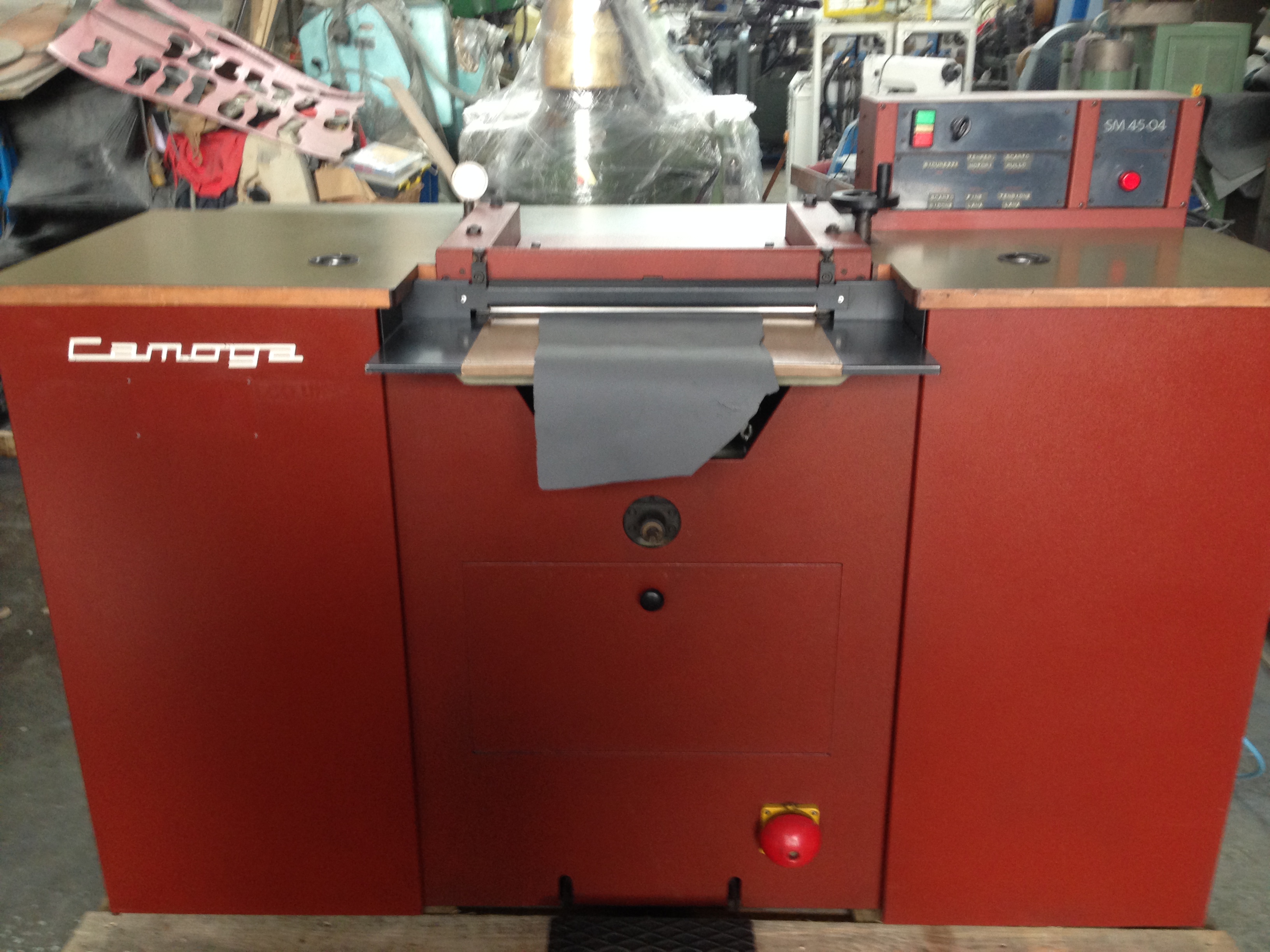 Photo of an Camoga SM45 Splitting machine  Industrial Sewing Machines