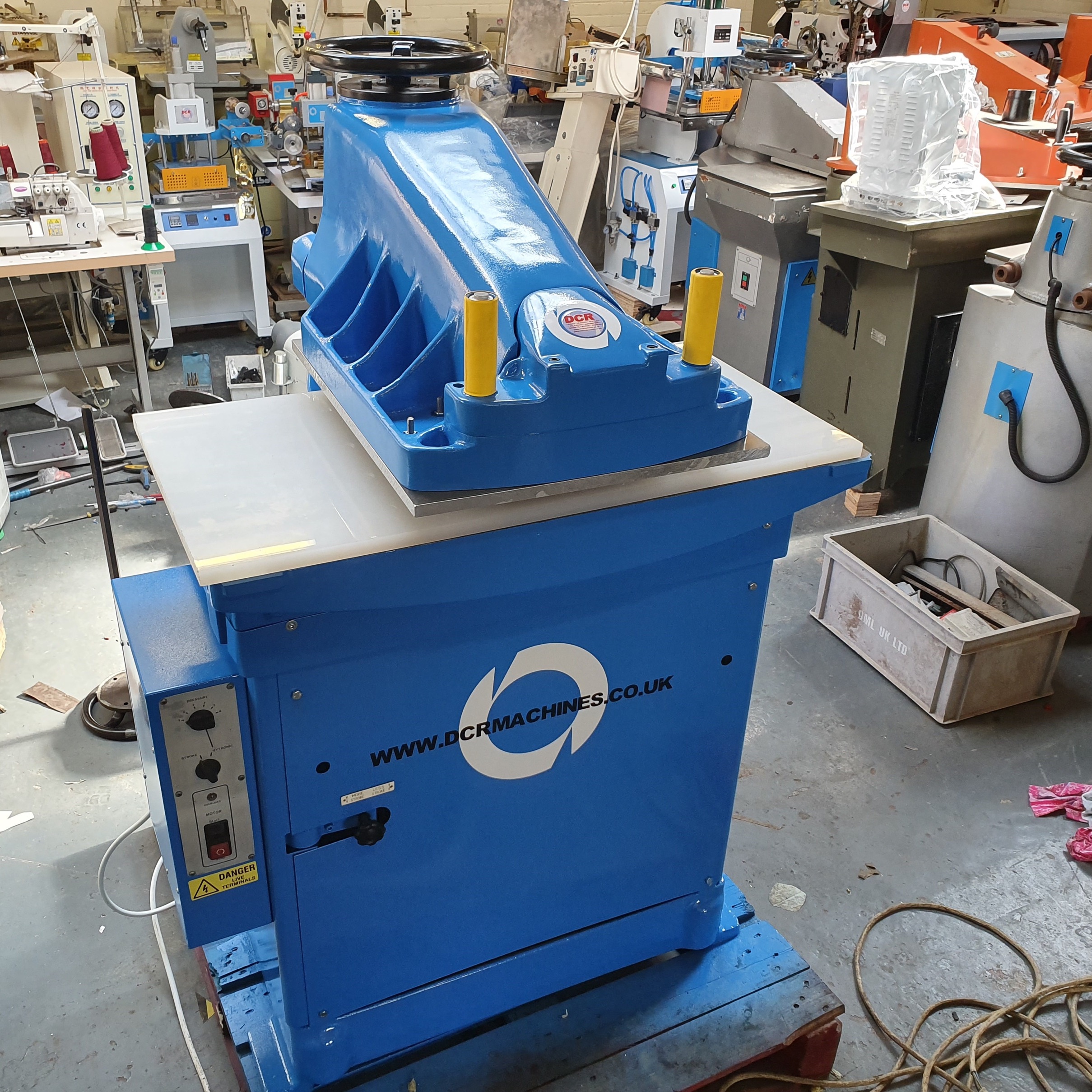 Photo of an SAMCO-HTR20 MEDIUM HEAD REFURBISHED CLICKER PRESS Industrial Sewing Machines